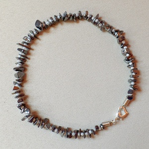 Gyermek nyaklánc (Hematit - 37 cm) - ékszer - nyaklánc - gyöngyös nyaklánc - Meska.hu