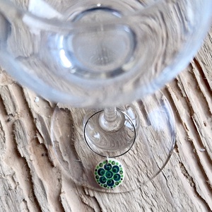Pohár jelölő karika pontfestett függővel (zöld-natúr) - otthon & életmód - konyhafelszerelés, tálalás - tálalás - boros poharak, szettek - Meska.hu