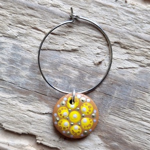 Pohár jelölő karika pontfestett függővel (sárga), Otthon & Életmód, Konyhafelszerelés, tálalás, Tálalás, Boros poharak, szettek, Festett tárgyak, Ékszerkészítés, MESKA