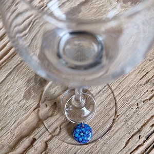 Pohár jelölő karika pontfestett függővel (lila-kék) - otthon & életmód - konyhafelszerelés, tálalás - tálalás - boros poharak, szettek - Meska.hu