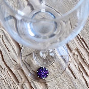 Pohár jelölő karika pontfestett függővel (lila-méregzöld) - otthon & életmód - konyhafelszerelés, tálalás - tálalás - boros poharak, szettek - Meska.hu