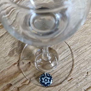 Pohár jelölő karika pontfestett függővel (ezüst-fekete) - otthon & életmód - konyhafelszerelés, tálalás - tálalás - boros poharak, szettek - Meska.hu