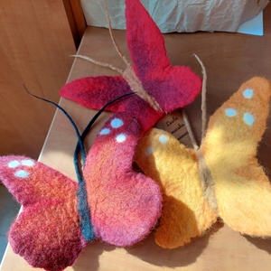 Sárga narancssárga nemez lepke - ruha & divat - hajdísz & hajcsat - hajcsat & hajtű - Meska.hu