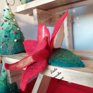 Piros nemez mikulásvirág - ruha & divat - hajdísz & hajcsat - hajcsat & hajtű - Meska.hu