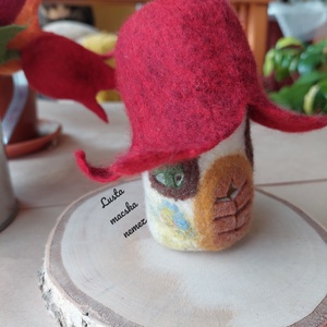 Mini manóház piros tulipán kalappal - otthon & életmód - dekoráció - dísztárgy - Meska.hu