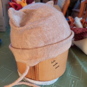 Nemez füles sapka beige színben, Ruha & Divat, Sál, Sapka, Kendő, Kalap, Nemezelés, MESKA