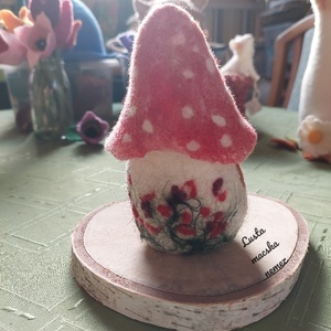 Kis gomba nemezház piros kalappal - otthon & életmód - dekoráció - dísztárgy - Meska.hu