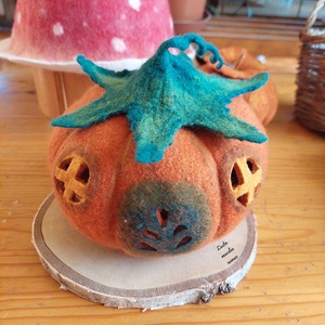 Tök nemezházikó nagy - otthon & életmód - dekoráció - dísztárgy - Meska.hu