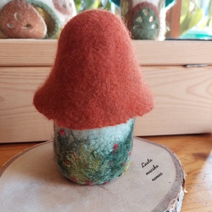 Zöld nemezházikó - otthon & életmód - dekoráció - dísztárgy - Meska.hu