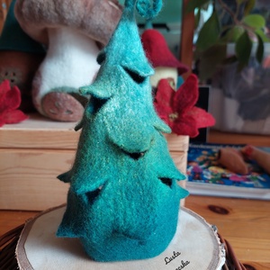 Nemez fenyőfa kunkorral kerek aljú - karácsony - karácsonyi lakásdekoráció - karácsonyi lakásdíszek - Meska.hu