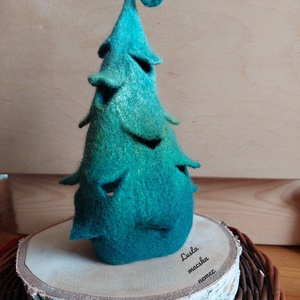 Nemez fenyőfa kunkorral kerek aljú - karácsony - karácsonyi lakásdekoráció - karácsonyi lakásdíszek - Meska.hu