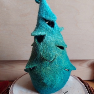 Nemez fenyőfa kunkorral kerek aljú - karácsony - karácsonyi lakásdekoráció - karácsonyi lakásdíszek - Meska.hu