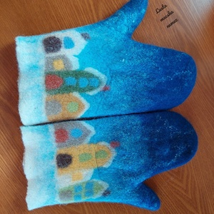 Nemez kesztyű párban házikós mintával - ruha & divat - sál, sapka, kendő - kesztyű - Meska.hu