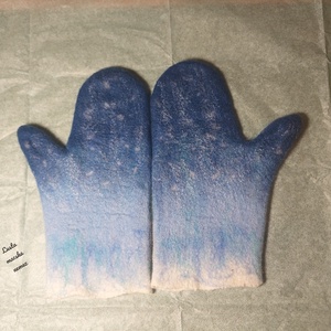 Nemez kesztyű párban házikós mintával - ruha & divat - sál, sapka, kendő - kesztyű - Meska.hu