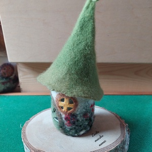 Manóház zöld átmenetes kunkori kalappal - otthon & életmód - dekoráció - dísztárgy - Meska.hu