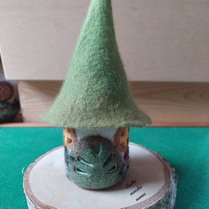 Manóház zöld átmenetes kunkori kalappal, Otthon & Életmód, Dekoráció, Dísztárgy, Nemezelés, MESKA