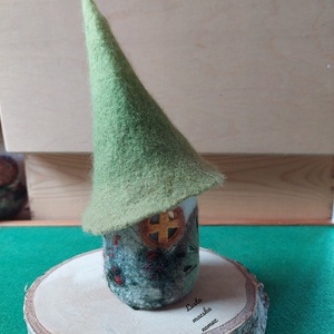 Manóház zöld átmenetes kunkori kalappal - otthon & életmód - dekoráció - dísztárgy - Meska.hu