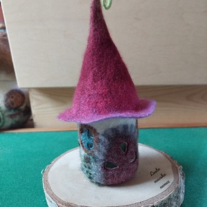 Manóház átmenetes virág kunkori kalappal, Otthon & Életmód, Dekoráció, Dísztárgy, Nemezelés, MESKA