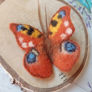 Nappali pávaszem nemez lepke - otthon & életmód - dekoráció - ajtó- és ablak dekoráció - ablakdísz - Meska.hu