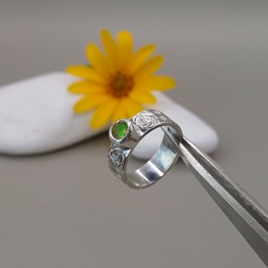 Nature Details - Nőiesség kézzel vésett ezüst gyűrű opállal - Meska.hu