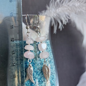 Rózsakvarc ásvány fülbevaló orvosi fém akasztóval - ékszer - fülbevaló - lógó fülbevaló - Meska.hu