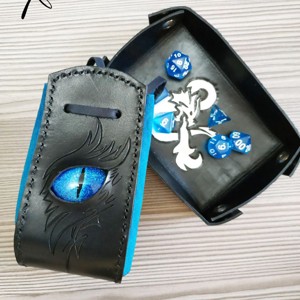 Sárkányszemes kockatartó szütyő - KÉK szemmel - játék & sport - táblajáték és kártyajáték - társasjátékok - dobókocka - Meska.hu