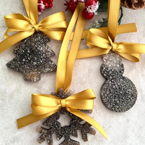 Epoxi karácsonyfadísz arany szalaggal  kézzel készült gyanta karácsonyi dekoráció - Meska.hu