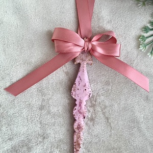 Rózsaszín tündér, szarvas és jégcsap epoxi karácsonyfadísz szett  kézzel készült, mesés karácsonyi dekoráció - karácsony - karácsonyi lakásdekoráció - karácsonyfadíszek - Meska.hu