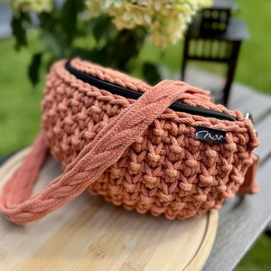 Horgolt búzabogyó övtáska / crossbody - táska & tok - kézitáska & válltáska - vállon átvethető táska - Meska.hu