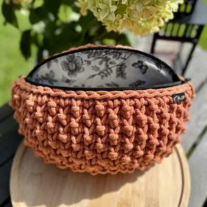 Horgolt búzabogyó övtáska / crossbody - táska & tok - kézitáska & válltáska - vállon átvethető táska - Meska.hu