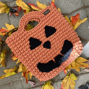Halloweeni Tököcske cukorkagyűjtő kosártáska, Otthon & Életmód, Dekoráció, Halloween, Halloweeni cukorkagyűjtők és cukorkatartók, Horgolás, MESKA