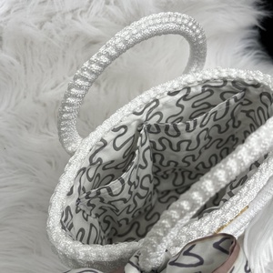 Fehér kézitáska selyemsállal - MAANED design  - táska & tok - kézitáska & válltáska - alkalmi táska - Meska.hu