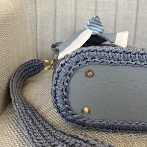 Szürke kézitáska vállpánttal - MAANED design - táska & tok - kézitáska & válltáska - alkalmi táska - Meska.hu