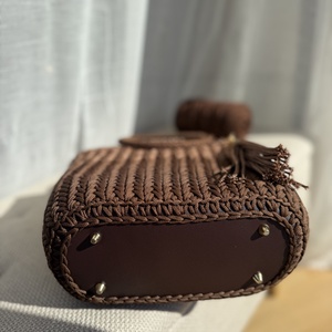 Barna színkombinációs kézitáska vállpánttal - MAANED design - táska & tok - kézitáska & válltáska - alkalmi táska - Meska.hu