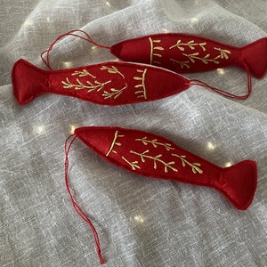 Hímzett hal karácsonyfadísz  piros-arany kézműves dekoráció, Karácsony, Karácsonyi lakásdekoráció, Karácsonyfadíszek, Hímzés, Varrás, MESKA