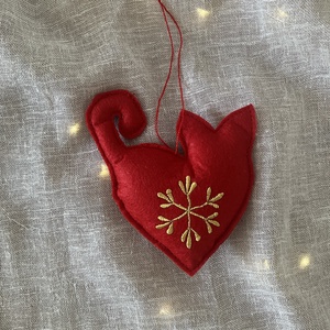 Hímzett macska karácsonyfadísz szív formában  piros textilfilc - Meska.hu