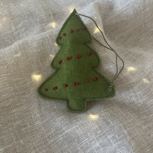 Fenyőfa alakú karacsonyfadísz - karácsony - karácsonyi lakásdekoráció - karácsonyfadíszek - Meska.hu