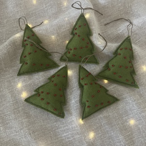 Fenyőfa formájú karácsonyfadísz - karácsony - karácsonyi lakásdekoráció - karácsonyfadíszek - Meska.hu