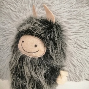 Yeti, szőrös plüss, plüss manó, manó figura, játékfigura - játék & sport - plüssállat & játékfigura - szörnyike - Meska.hu