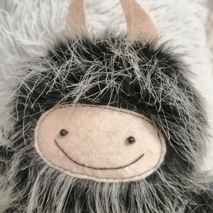 Yeti, szőrös plüss, plüss manó, manó figura, játékfigura - játék & sport - plüssállat & játékfigura - szörnyike - Meska.hu