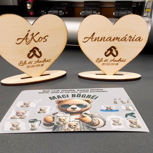 Esküvői ültetőkártya fából � gravírozott szív névvel és dátummal � egyedi asztaldekor 100 db - Meska.hu