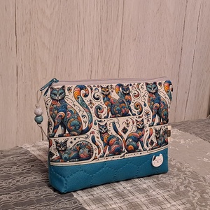 Cicák színesben  :) neszesszer/sminktáska/irattartó - Meska.hu