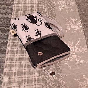 Fekete macsekok 2.0 :) vizhatlan kistáska/mobiltartó/övtáska - táska & tok - kézitáska & válltáska - vállon átvethető táska - Meska.hu