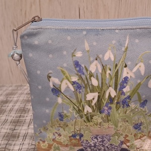 Tavaszi virágok :) neszesszer/sminktáska/betéttartó - táska & tok - neszesszer - Meska.hu