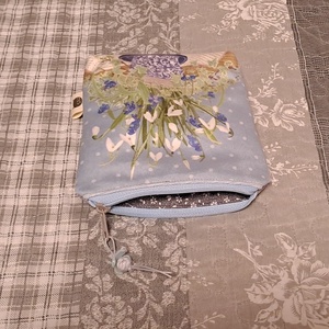 Tavaszi virágok :) neszesszer/sminktáska/betéttartó - táska & tok - neszesszer - Meska.hu