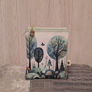 Kiserdő :) e-book/notesz tok, Táska & Tok, Ebook & Tablet tok, Varrás, Ez a cipzárral záródó tok, e-book olvasó, notesz vagy határidőnapló tárolására is alkalmas. Legnagy..., MESKA