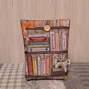 Könyvespolc :) könyvtasak, könyvtok, tablet tok, Táska & Tok, Ebook & Tablet tok, Varrás, Ez gombbal záródó tok elsősorban könyvek tárolására készült, de akár tablet is tehető bele. Mérete ..., MESKA
