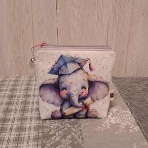 Ballagás elefáni módra :) neszesszer/sminktáska/betéttartó, Táska & Tok, Neszesszer, Varrás, Ez a kisméretű (14X14X2,5cm) neszi ballagás tematikával kiválóan alkalmas kisebb ajándékok, esetleg..., MESKA