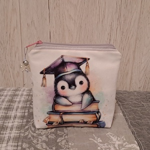 Ballagás pingvin módra :) neszesszer/sminktáska/betéttartó, Táska & Tok, Neszesszer, Varrás, Ez a kisméretű (14X14X2,5cm) neszi ballagás tematikával kiválóan alkalmas kisebb ajándékok, esetleg..., MESKA