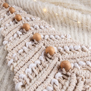 Makramé fenyőfa formájú fali dekoráció - karácsony - karácsonyi lakásdekoráció - karácsonyi lakásdíszek - Meska.hu